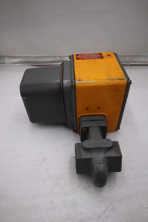 Used New Maxon 1.5" 5000 0 Natural Gas Shut Off Valve 70 PSI 115 Volt Trim 1-1 6 Sec