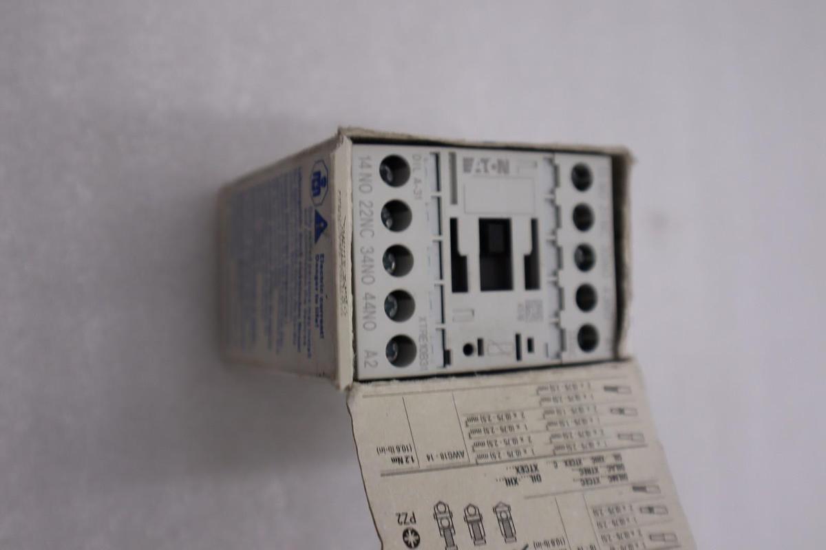 Used NEW OPEN BOX EATON MOELLER DILA-31 (220VDC) intermediate relay STK H973A