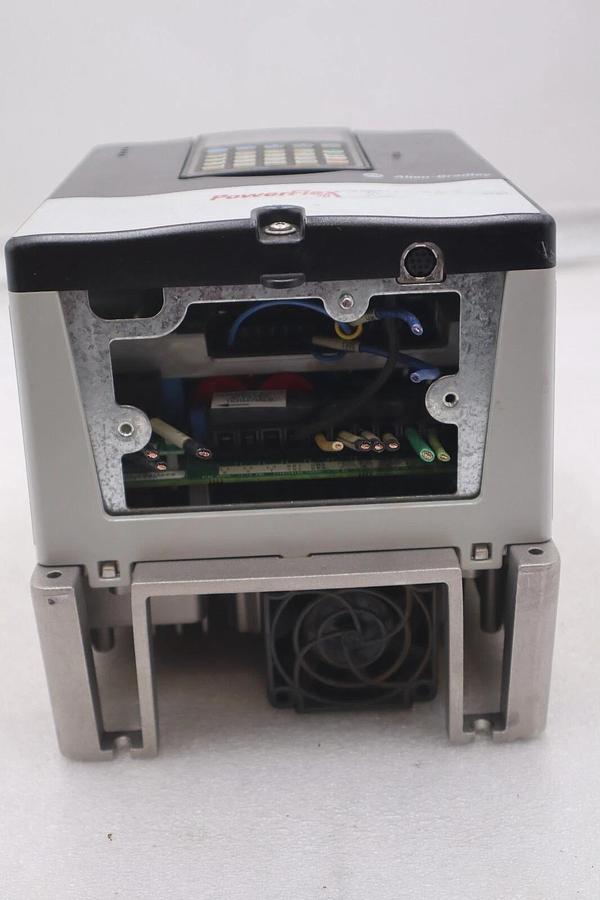 Used 20AD8P0A3AYNANC0 ALLEN BRADLEY POWERFLEX 70 5HP AC DRIVE 480 VOLT STOCK 3305