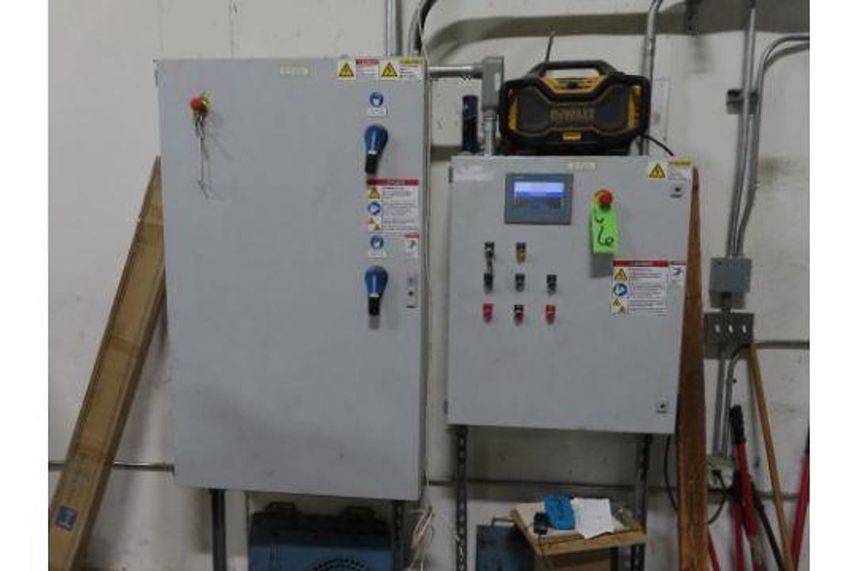 Used SSI UNI-SHEAR SHREDDER MODEL SR400E 100HP WITH CONVEYOR MANUFACTURED 2016