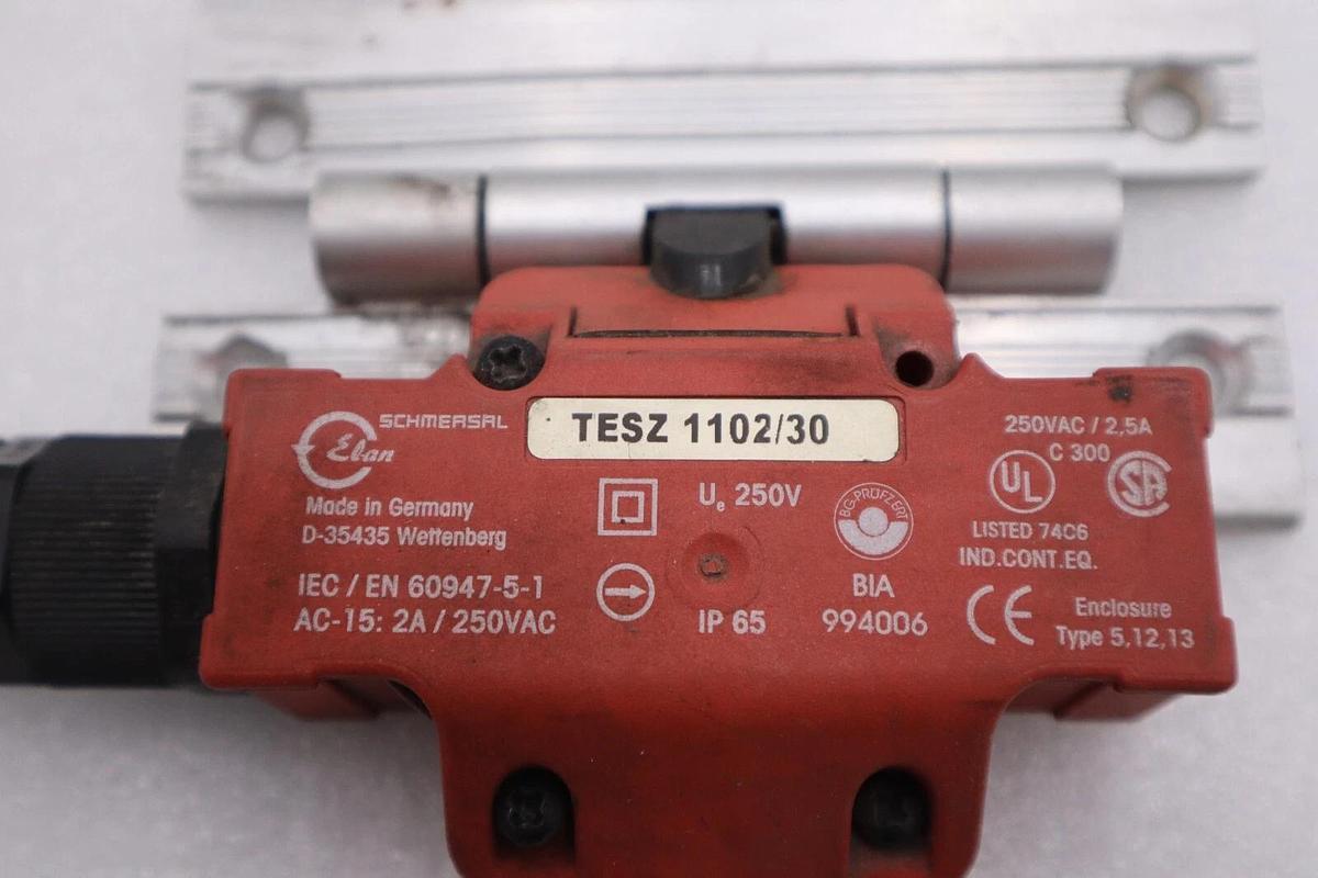 Used Schmersal TESZ1102/30 Hinged Safety Switch STOCK 5977