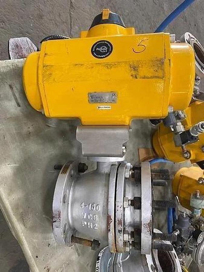 Used EMERSON FIELDQ TYPE OSO6OOO-U04STACW ACTUATOR WITH 4" BALL VALVE