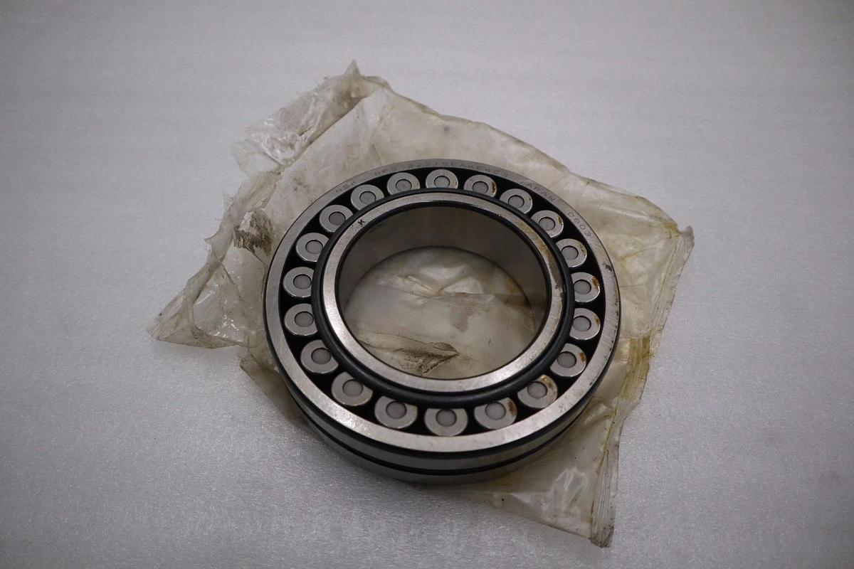 NEW IN BOX NSK Bearing 22215EAKE4C3 STOCK H1655A