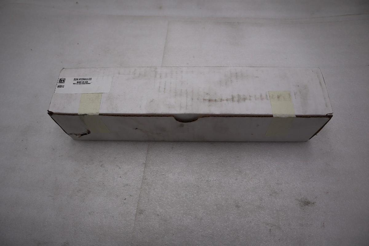 SUN HYDRAULICS 992012 STUD KIT - NEW IN BOX - STOCK GF221A
