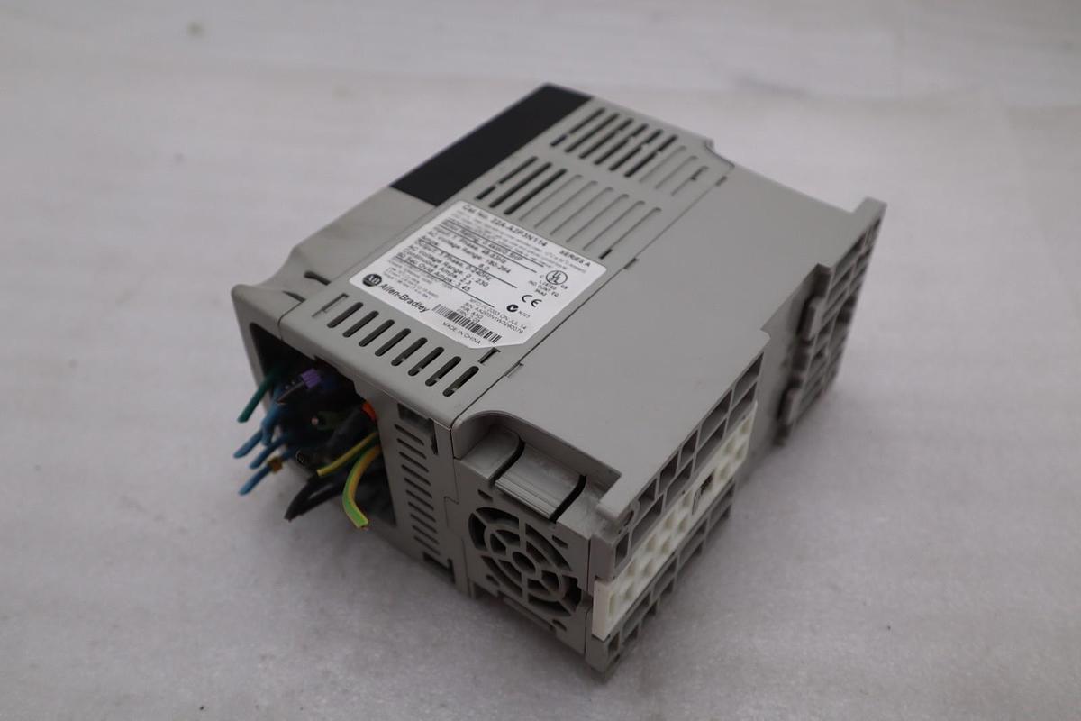Used Allen-Bradley PowerFlex 4 22A-D2P3N104 380-480V 3 Phase 2.3A 0.75kW 1 HP Drive