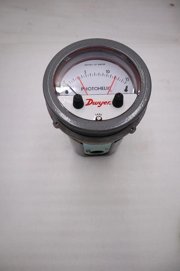 Used DWYER A3015-LT / A3015LT (NEW IN BOX) STOCK H1222