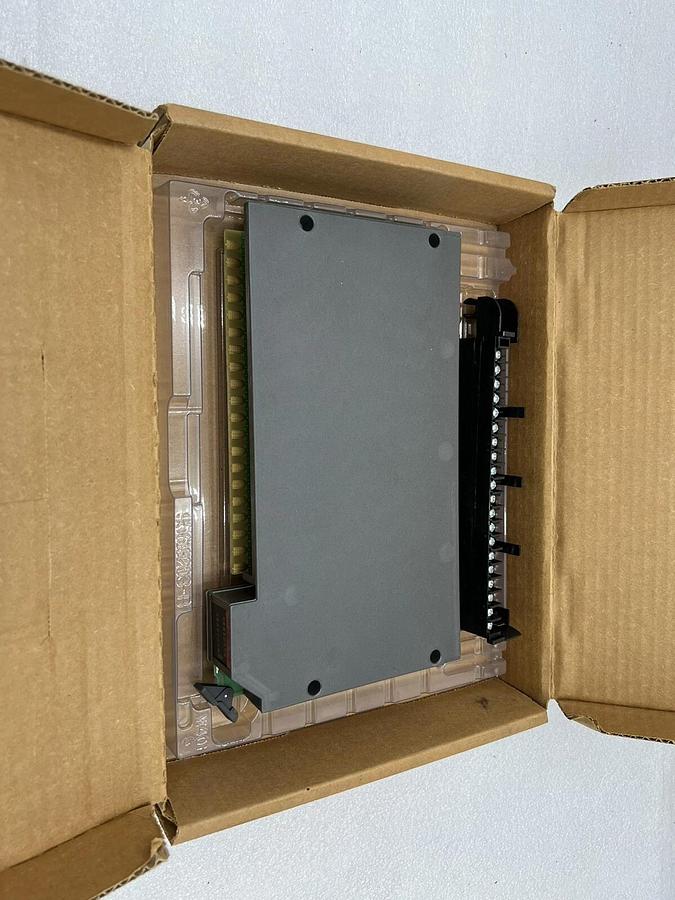 NIB ALLEN BRADLEY 1771-ID16/B ISOLATED 120V AC INPUT MODULE Stock 3008