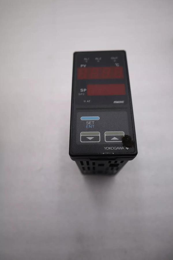 NEW Yokogawa UT14A Temperature Controller STOCK K-1947