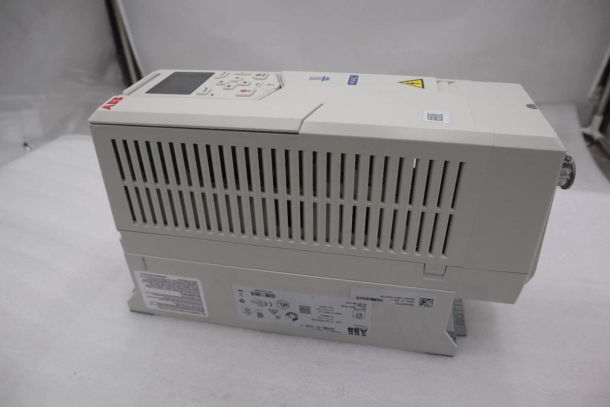 ABB ACH580-01-07A5-2 Drive INPUT 3PH 400/480VAC 50/60HZ 7.5AMP 2HP STOCK 2061-A