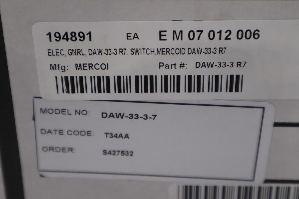 DWYER MERCOID DAW-33-3-7 / DAW3337 NEW IN BOX SWITCH STOCK G169A