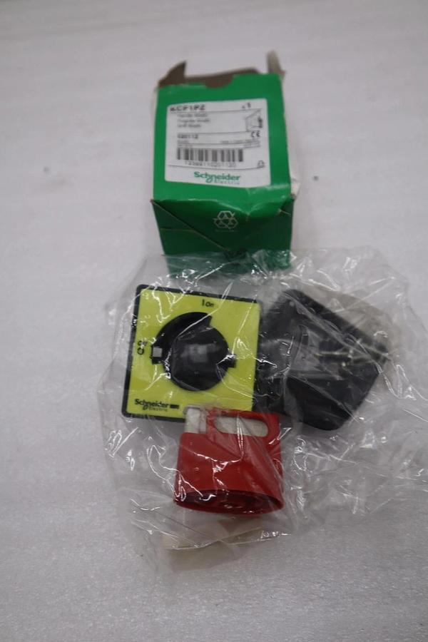 NEW OPEN BOX SCHNEIDER ELECTRIC KCF1PZ OPERATING MECHANISM STOCK H1321A