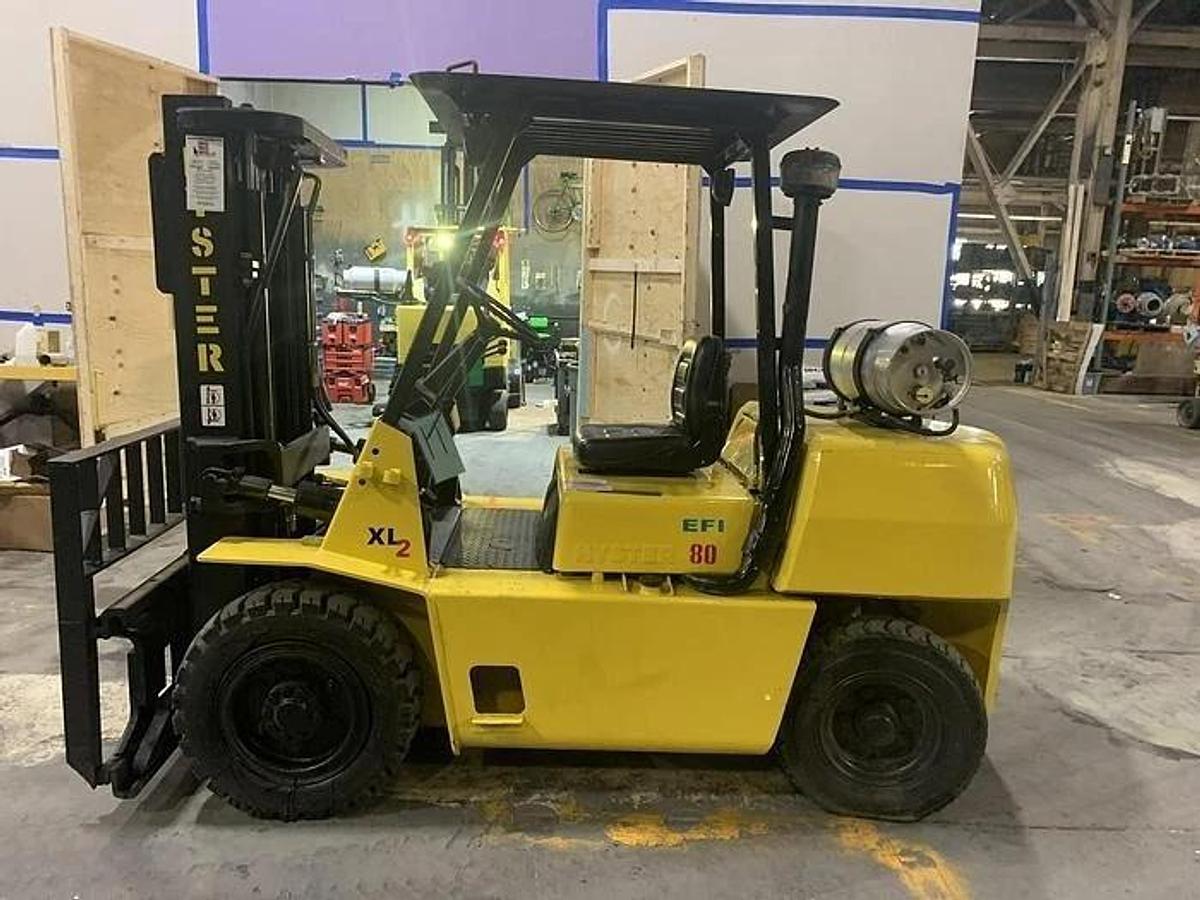 Used 8,000 POUND HYSTER MODEL H80XL PNEUMATIC TIRE TRIPLE STAGE FORKLIFT W/ SIDESHIFT