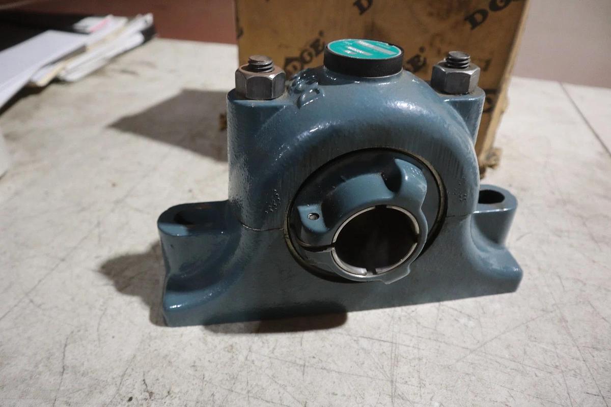 Used DODGE P2B-C-115 065292 TYPE C PILLOW BLOCK 2-BOLT BASE - STOCK CC-37