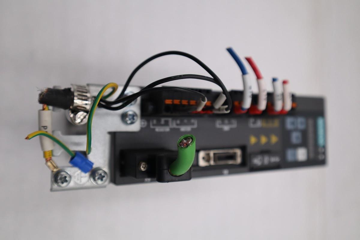 Used SIEMENS 6SL3210-5FB10-4UF1 SINAMICS V90 PROFINET SERVO DRIVE - STOCK H817C