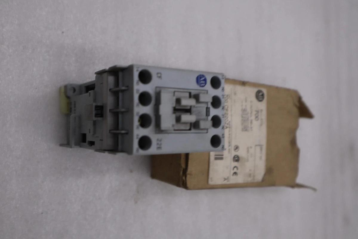 Used NEW OPEN BOX AB ALLEN BRADLEY 700-CF220ZA SER. A 220VDC 20A STK K3973CC