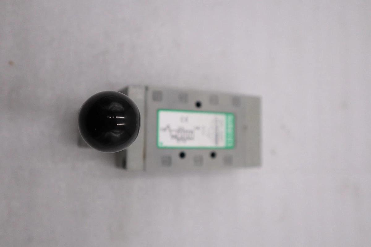 NEW OPEN BOX Numatics L23LA4520000000 pilot air control valve STOCK H1450A