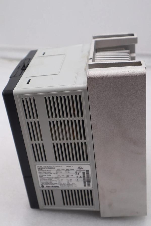 Used 20AD8P0A3AYNANC0 ALLEN BRADLEY POWERFLEX 70 5HP AC DRIVE 480 VOLT STOCK 3289
