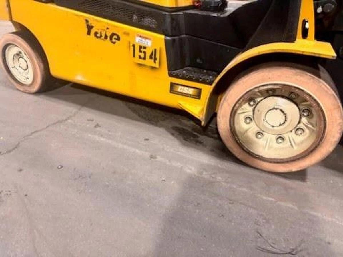 Used 12,000 LB. YALE MDL GLC120VX LH92"/RH185" WITH 72" CASCADE PAPER ROLL CLAMP 2019