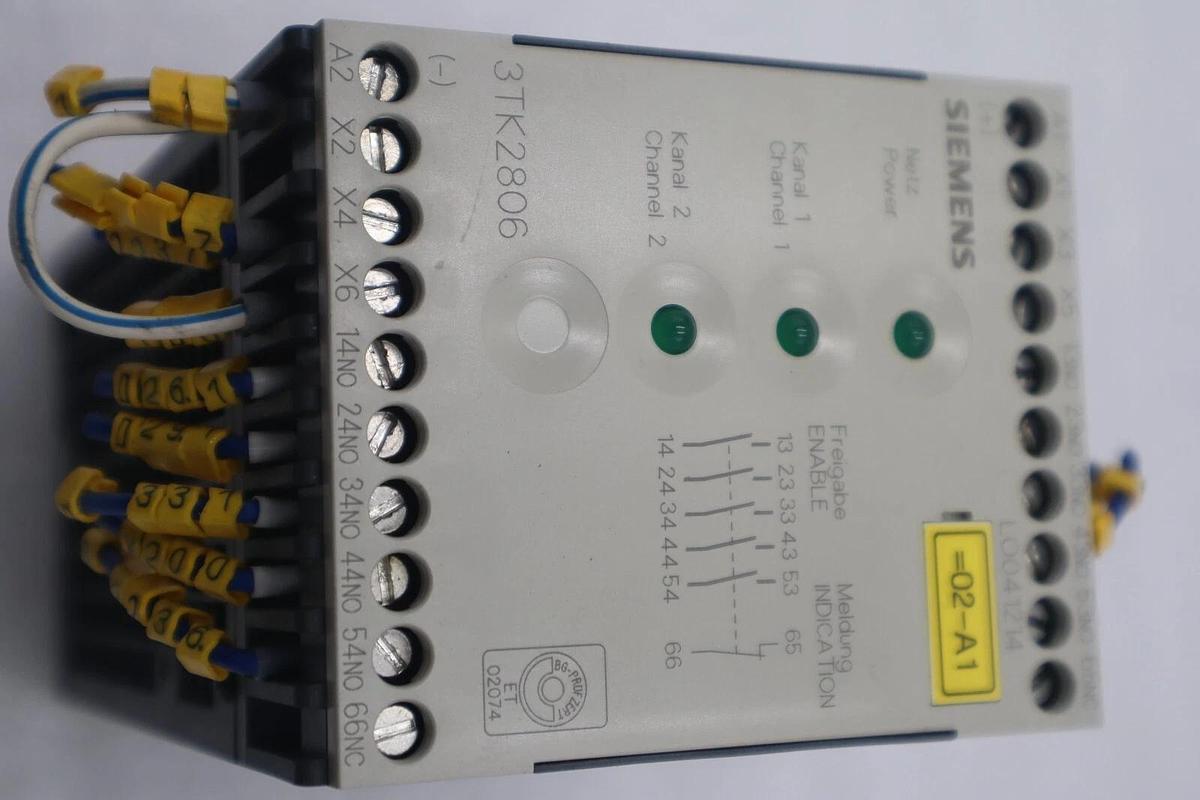 Used SIEMENS 3TK2806-0BB4, SAFETY RELAY THREE AVAILABLE STOCK 5265