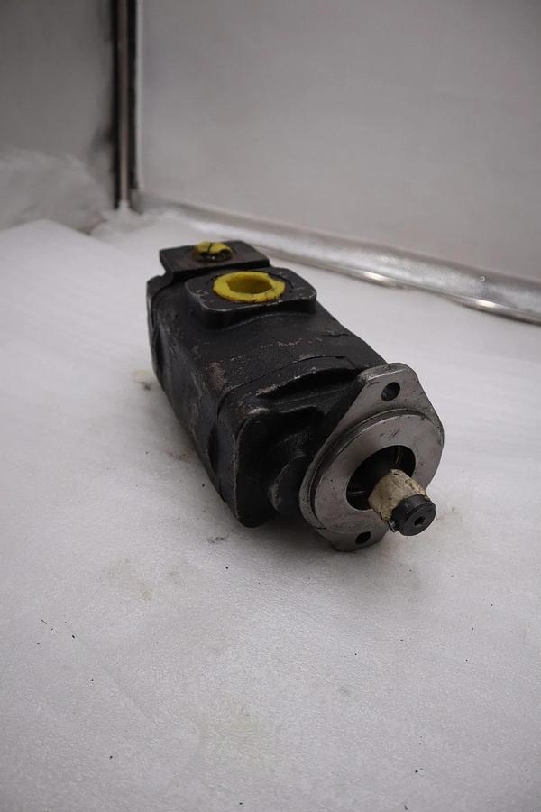 Used 3269121137 Parker Commercial Intertech Gear Pump STOCK H1841