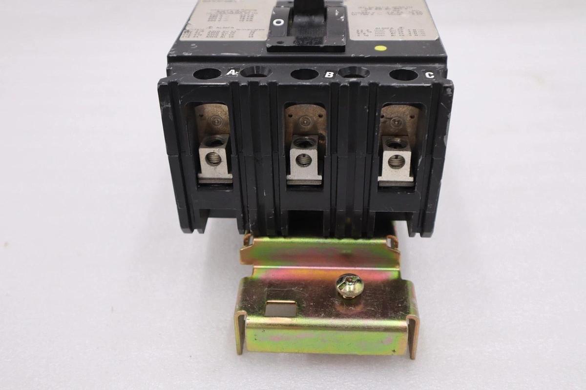 NEW OPEN BOX Square D Circuit Breaker 15A 600VAC - FH36015 STOCK H1238