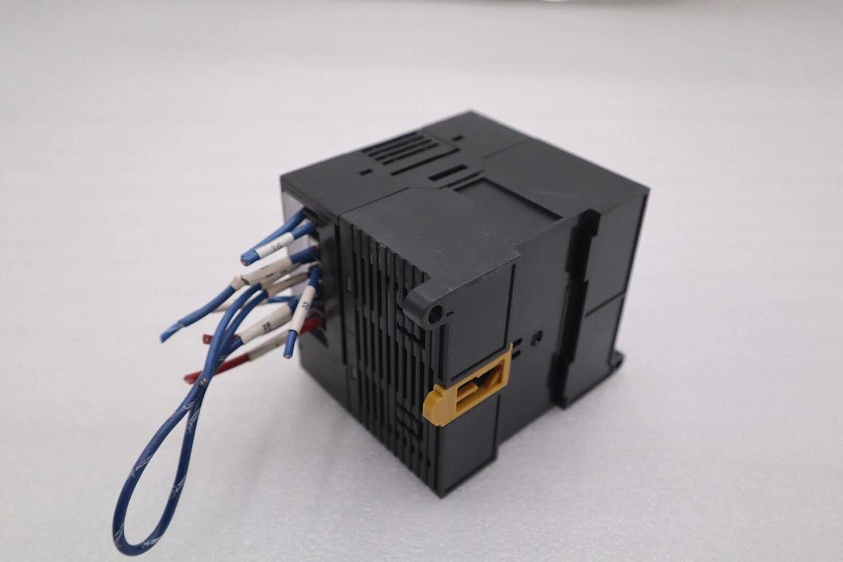 Used Omron CP1L-L20DR-D CONTROLLER PROGRAMMABLE CPU 12INPUT STOCK 2992C