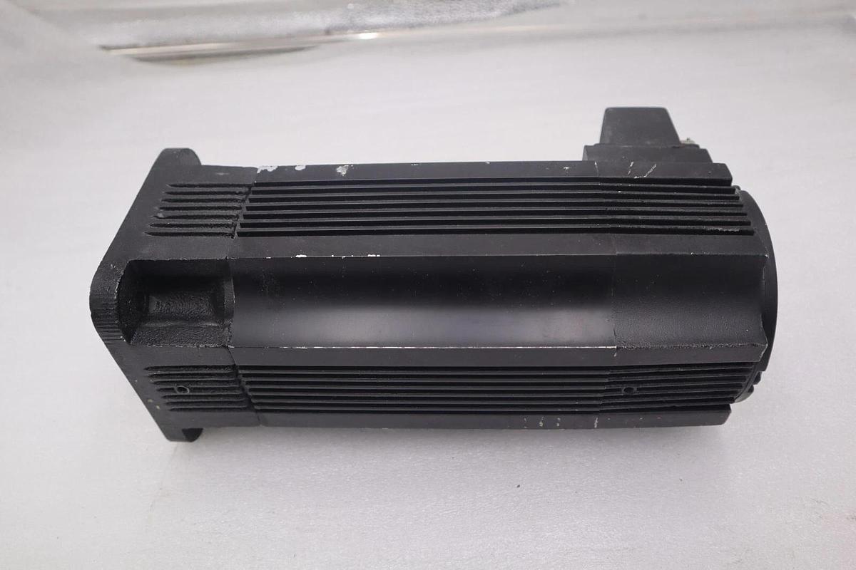 Used ALLEN BRADLEY 1326AB-B420H-M2L SERVO MOTOR AC PERMANENT MAGNET STOCK M-163