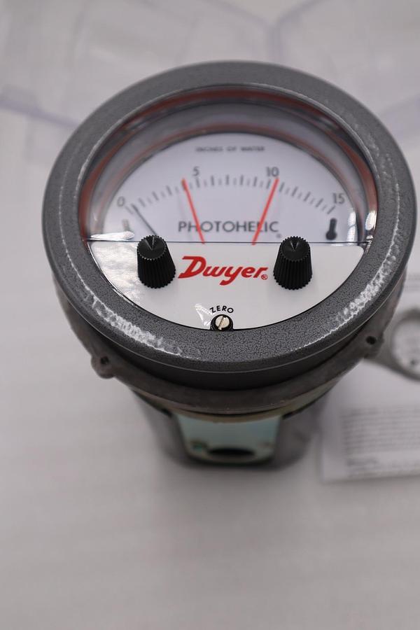DWYER A3015-LT / A3015LT (NEW IN BOX) STOCK H1223