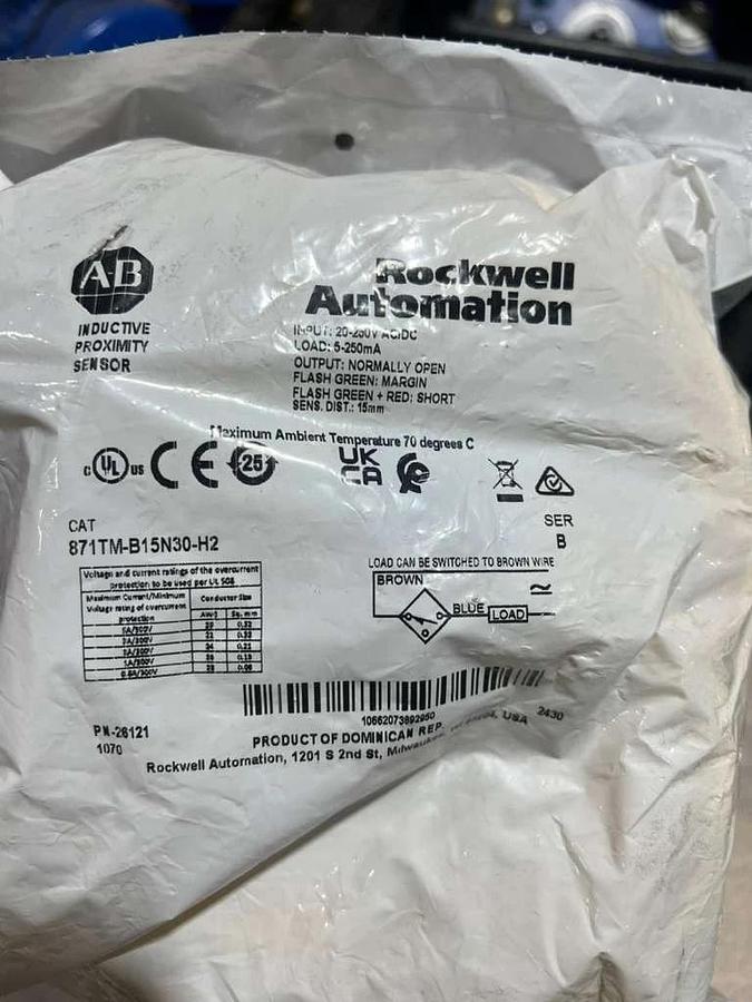 NEW OPEN BOX AB Allen-Bradley Proximity Sensor 871TM-B15N30-H2 STK L805CC