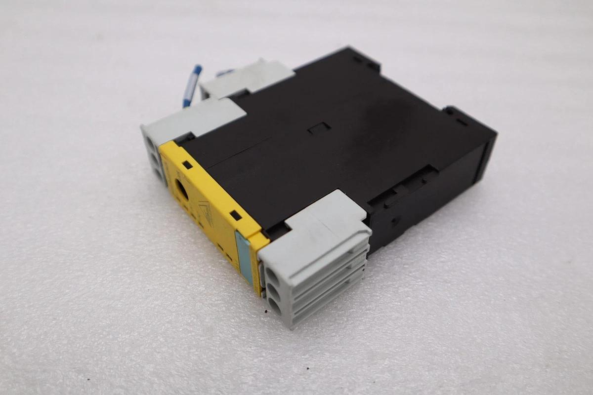 Used Siemens 3RK1205-0BE00-0AA2 Safety Relay STOCK H1494A