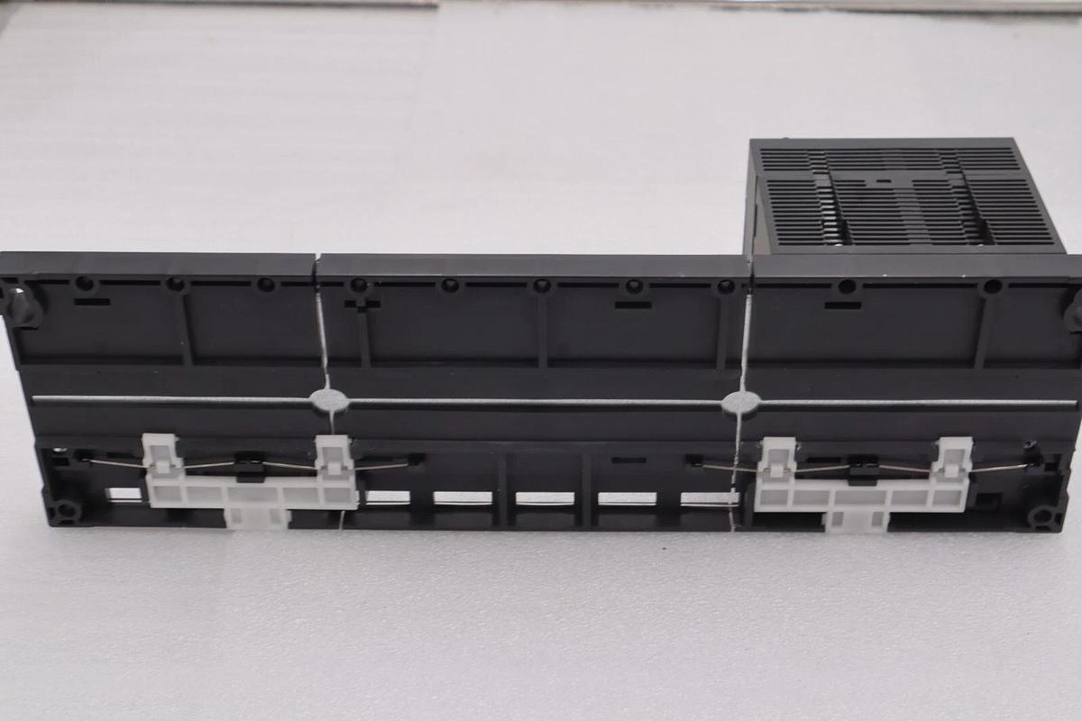 NEW MITSUBISHI A173UHCPU MOTION CONTROLLER W/ A178B-S1 8-SLOT BASE UNIT #L-700