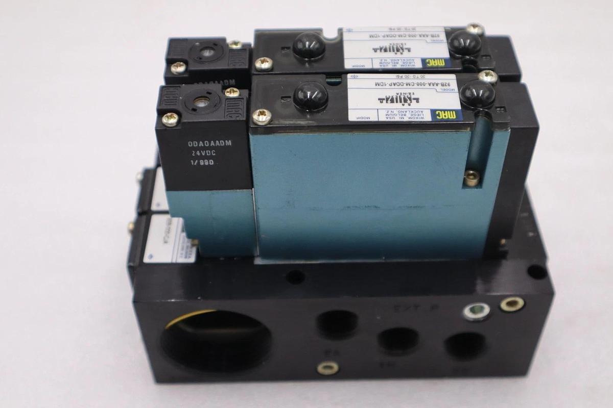 MAC VALVES (2) 92B-AAA-000-DM-DDAP-1DM W/ 92B-000-CJA MANIFOLD BASE STOCK H1302