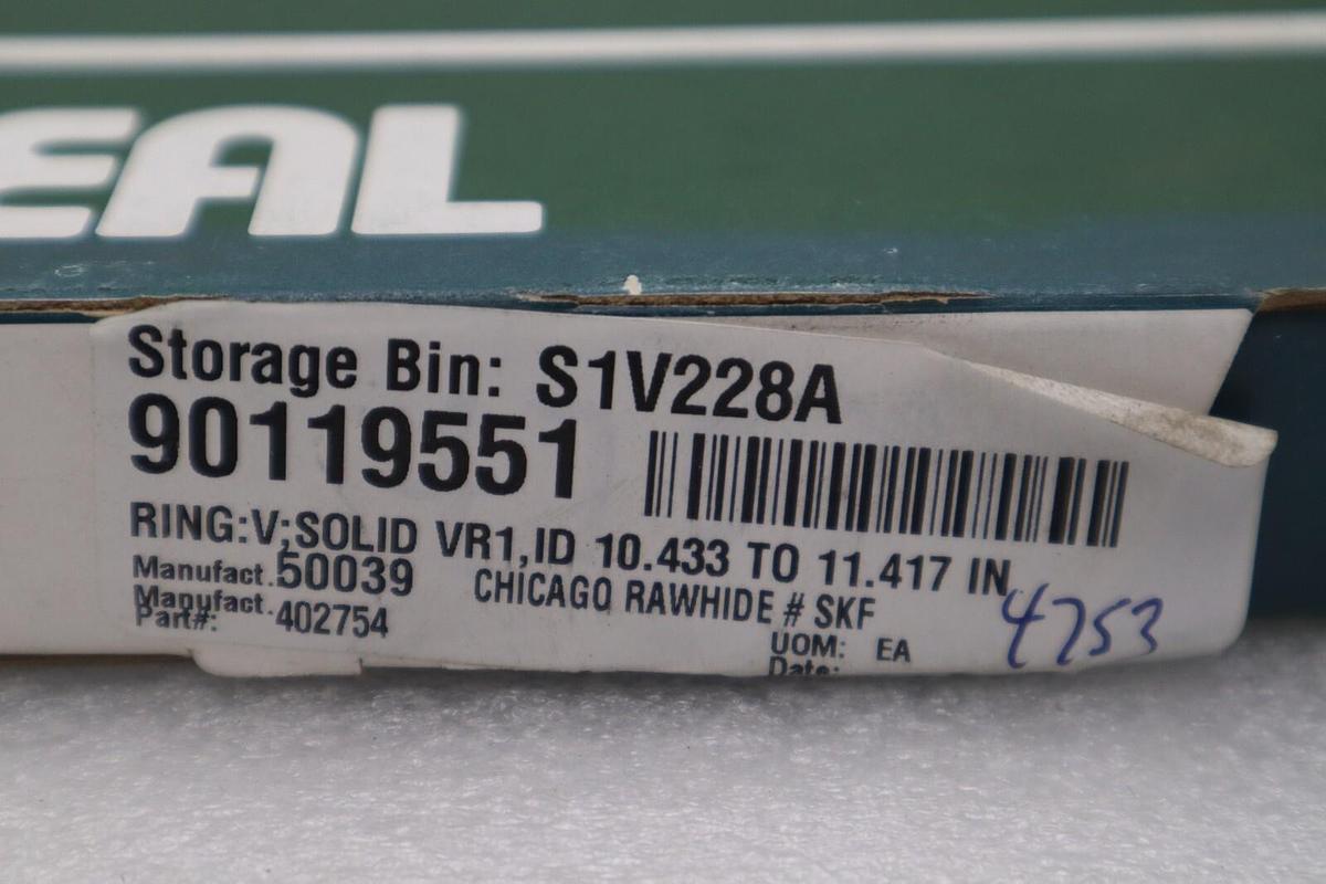 402754 CR SEALS CHICAGO RAWHIDE OIL SEAL NEW IN BOX (4 AVAILABLE) STOCK 5558A