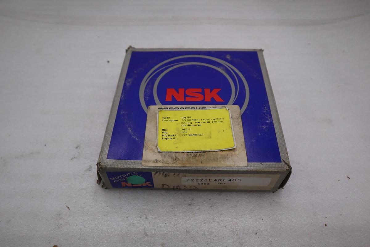 Used NEW OPEN BOX 22220EAKE4C3 NSK SPHERICAL ROLLER BEARING STK CC220