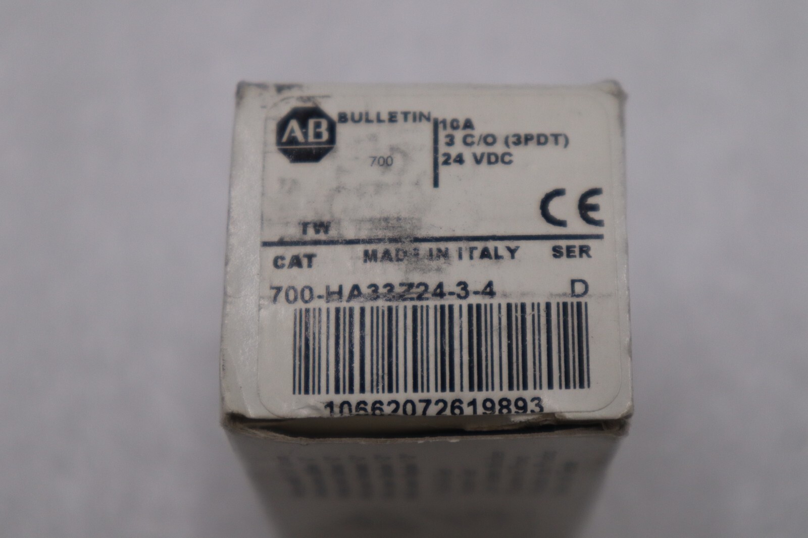 LOT OF 2 - NEW Allen Bradley 700-HA33Z24-3-4 Series D STOCK H329A