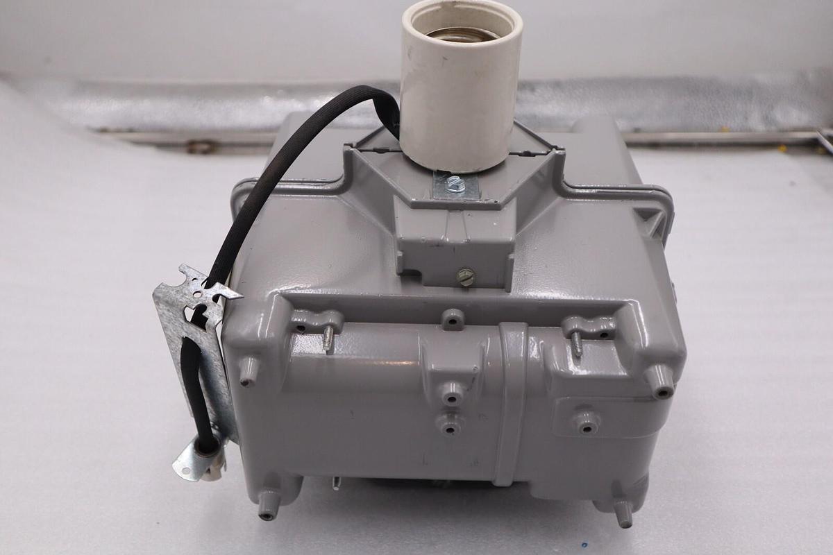 Used NEW OPEN BOX HUBBELL BL-A4008WH-QSS STOCK 5273
