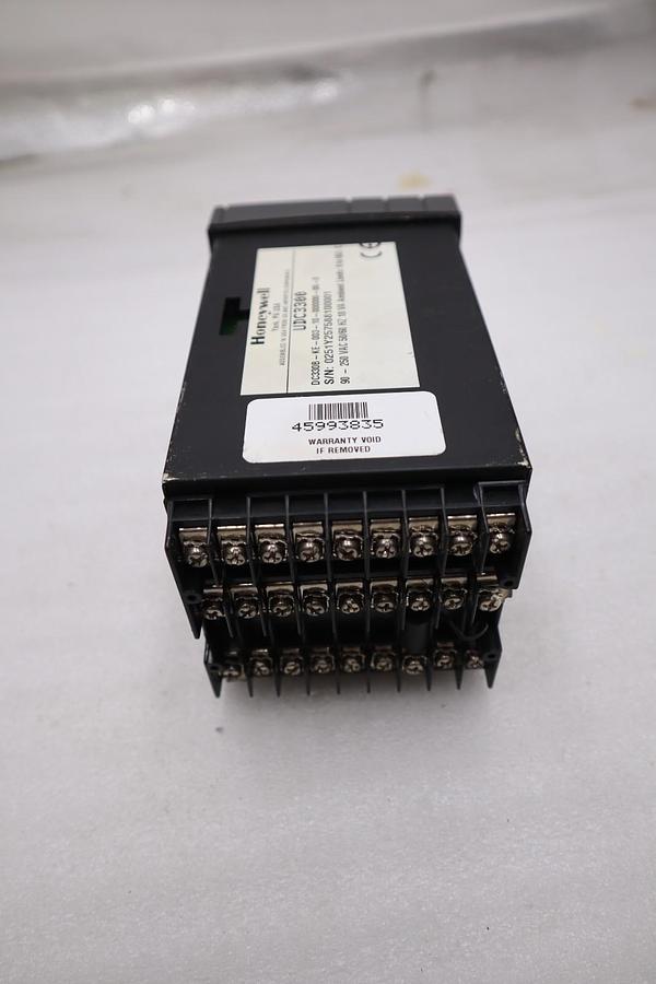 Used HONEYWELL UDC3300 DC330B-KE-003-10-000000-00-0 TEMPERATURE CONTROLLER #H548A