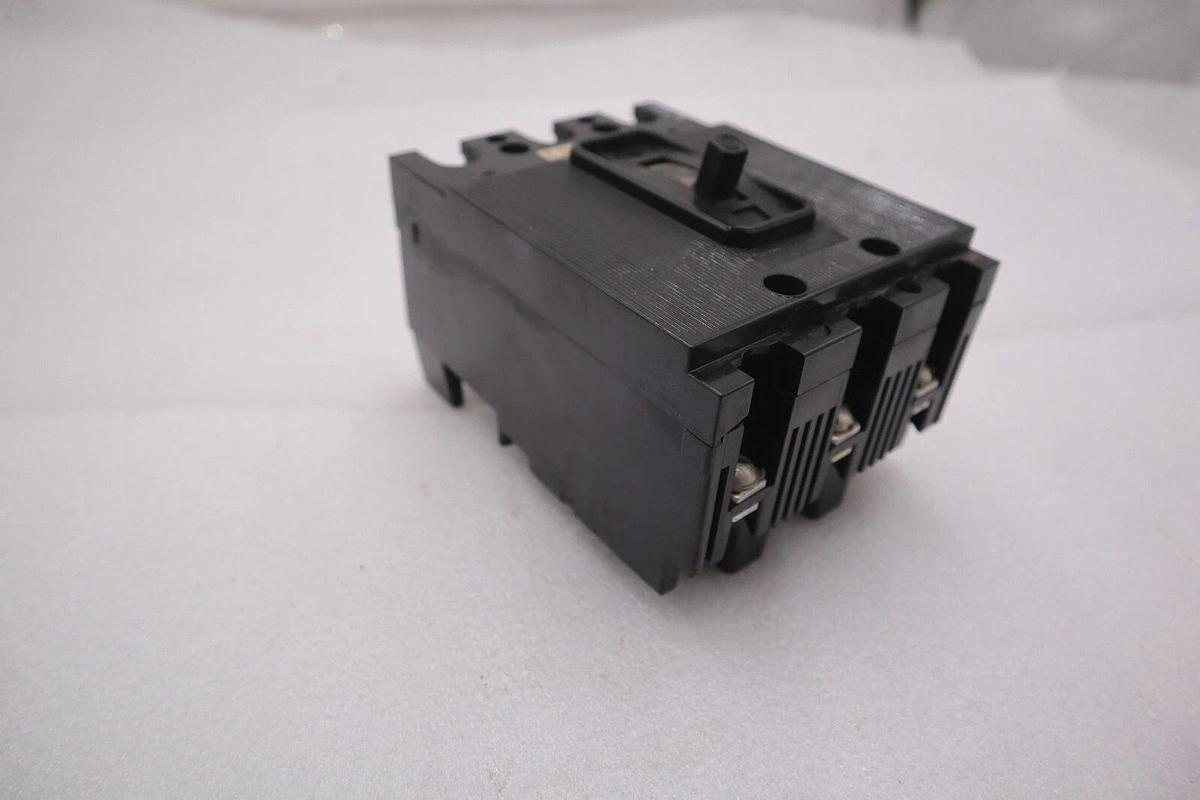 Used ITE  EE3-B020  3 POLE  20 AMP  240VAC  TYPE EE3  Circuit Breaker STOCK B-619
