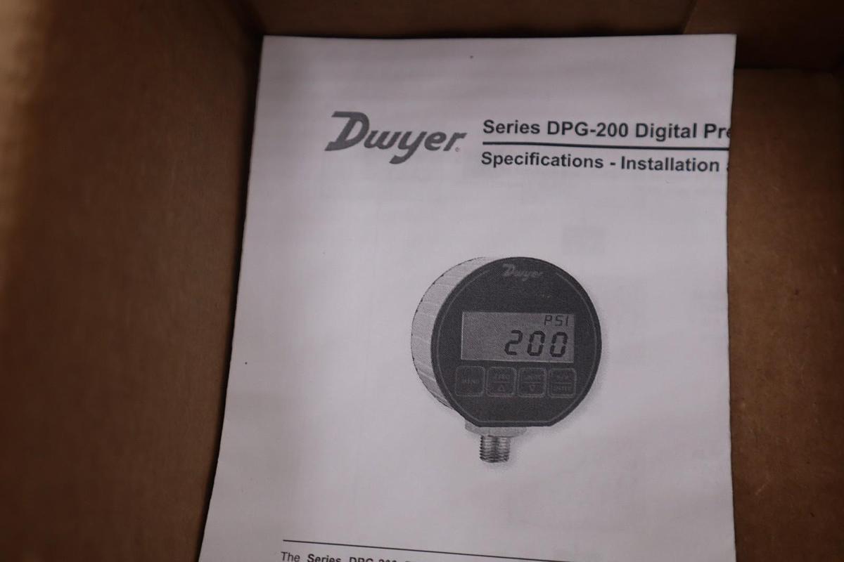 NEW IN BOX Dwyer 102048-46 DPG-200 Digital Pressure Gauge STOCK 3283A