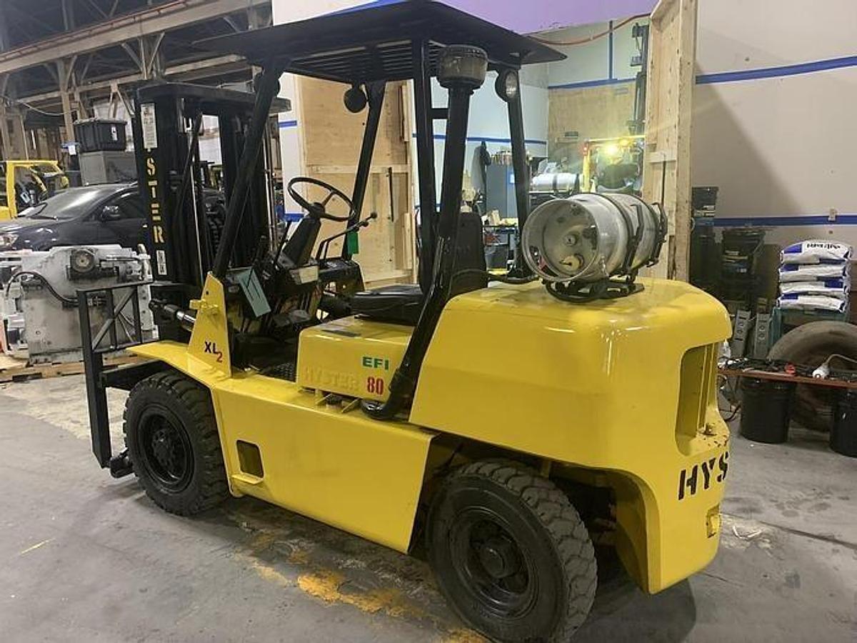 Used 8,000 POUND HYSTER MODEL H80XL PNEUMATIC TIRE TRIPLE STAGE FORKLIFT W/ SIDESHIFT