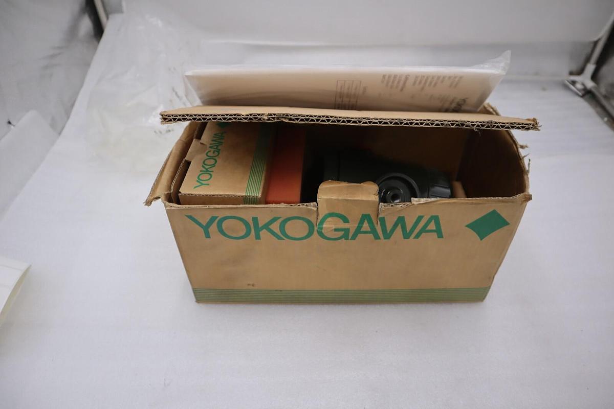 NEW IN BOX YOKOGAWA YTA110-EA2DB/FU1/D2 TEMPERATURE CONTROLLER STOCK H49