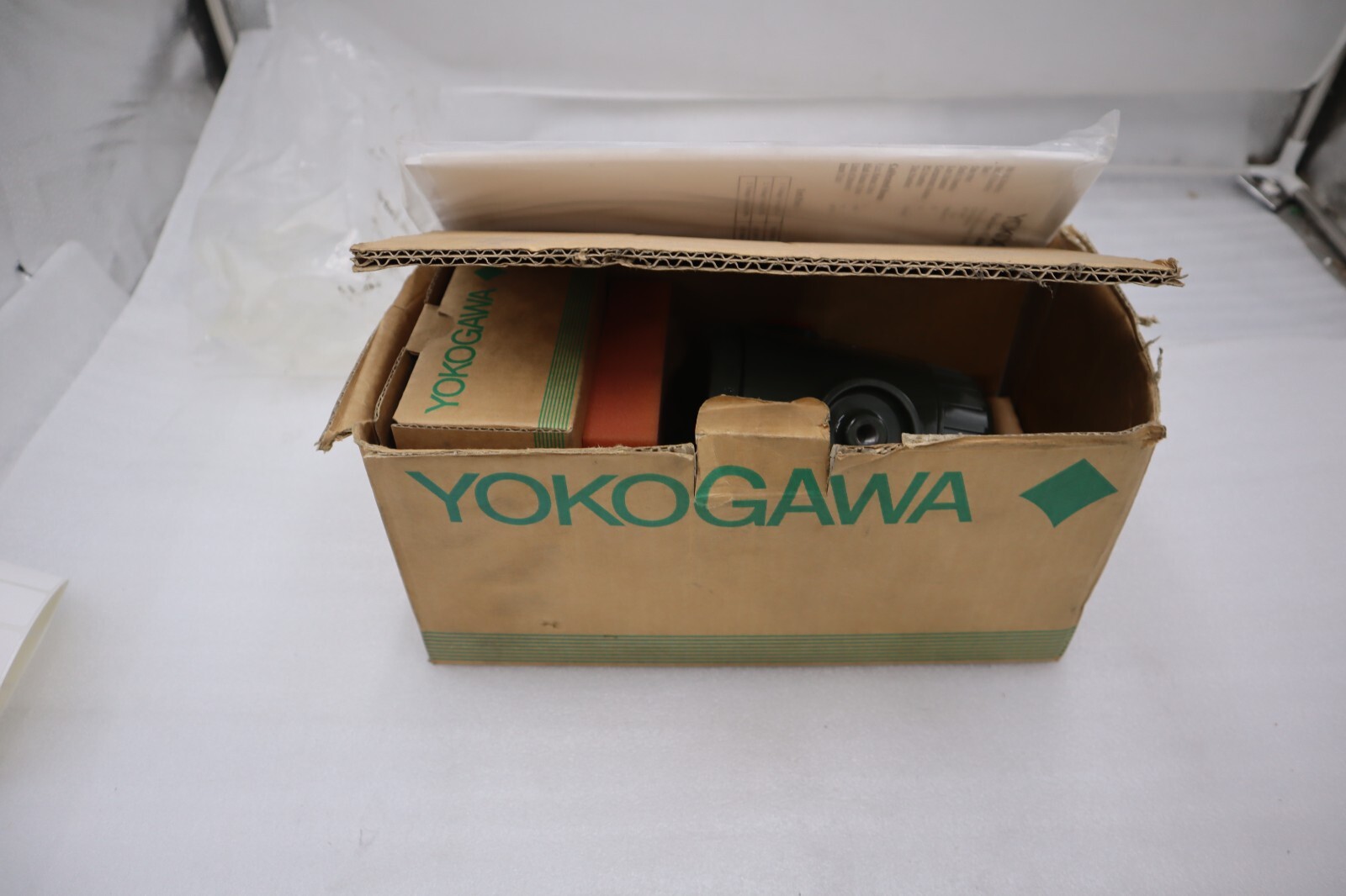 NEW IN BOX YOKOGAWA YTA110-EA2DB/FU1/D2 TEMPERATURE CONTROLLER STOCK H49