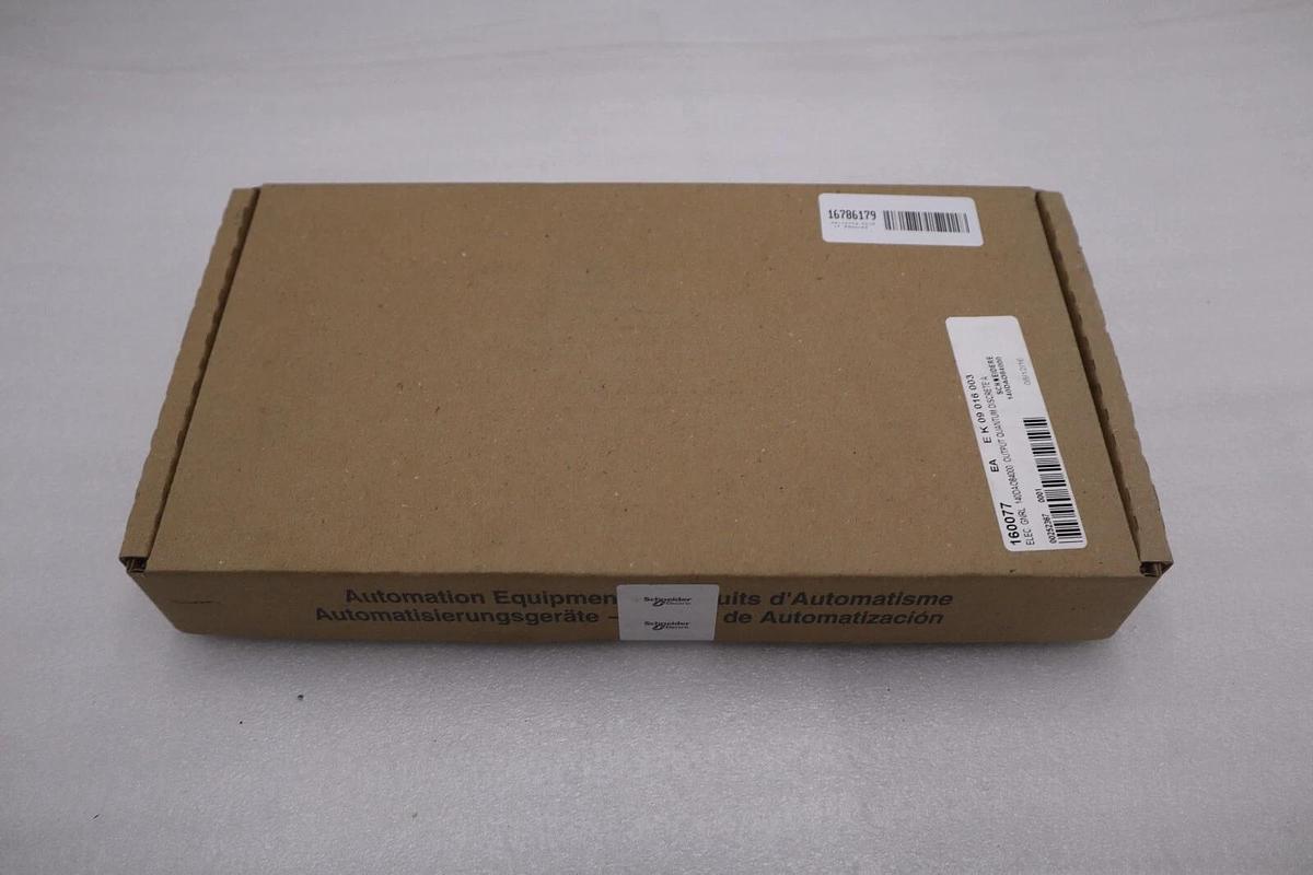 NEW OPEN BOX  Schneider 140DAO84000 Discrete Output Module STOCK G455