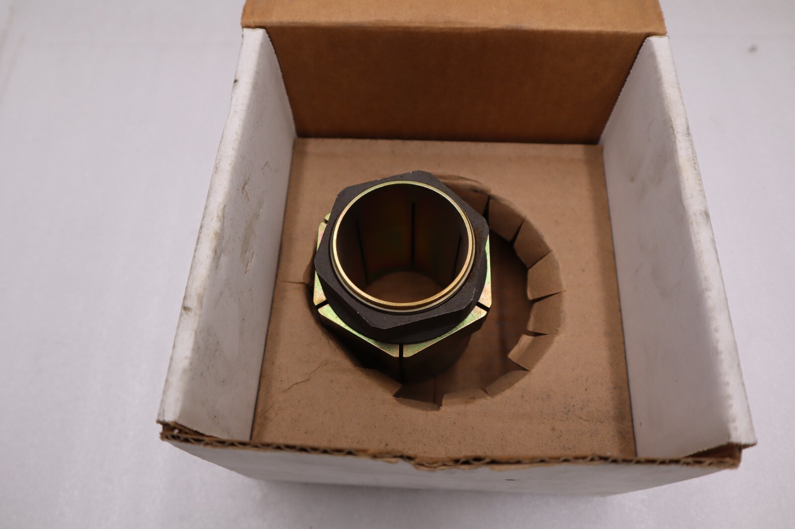 NEW IN BOX FENNER 6202560 / 6202560 2" KEYLESS BUSHINGS STOCK H843