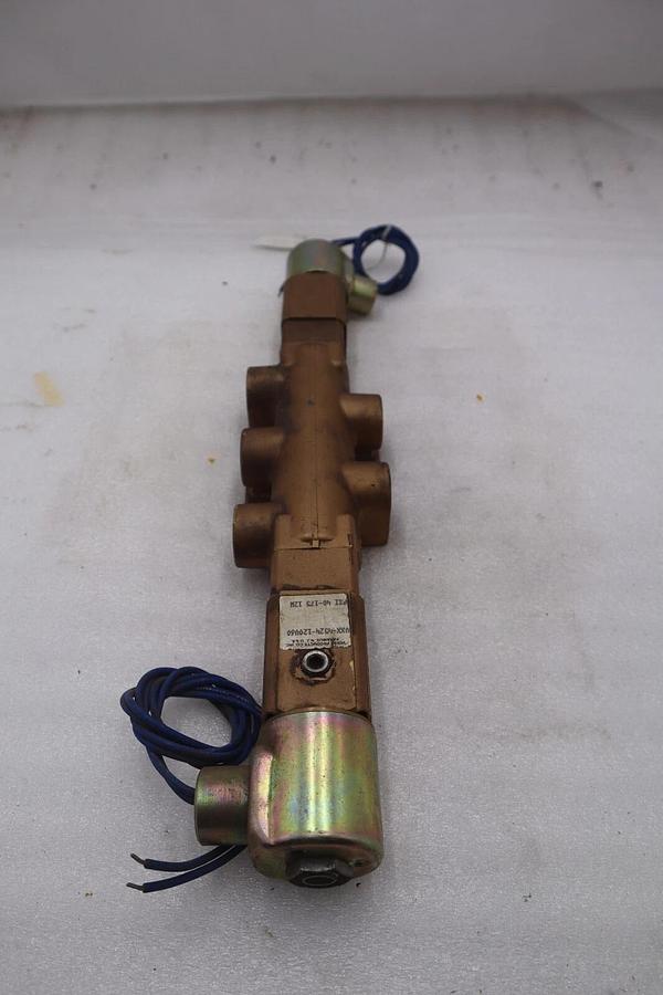 Versa 4 Way Valve VXX-4524-A120 4 Way / 3 Position STOCK 4718