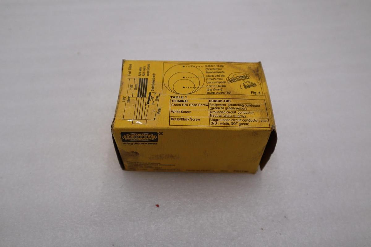 HUBBELL HBL2833 / HBL2833 - NEW IN BOX - STOCK H467A