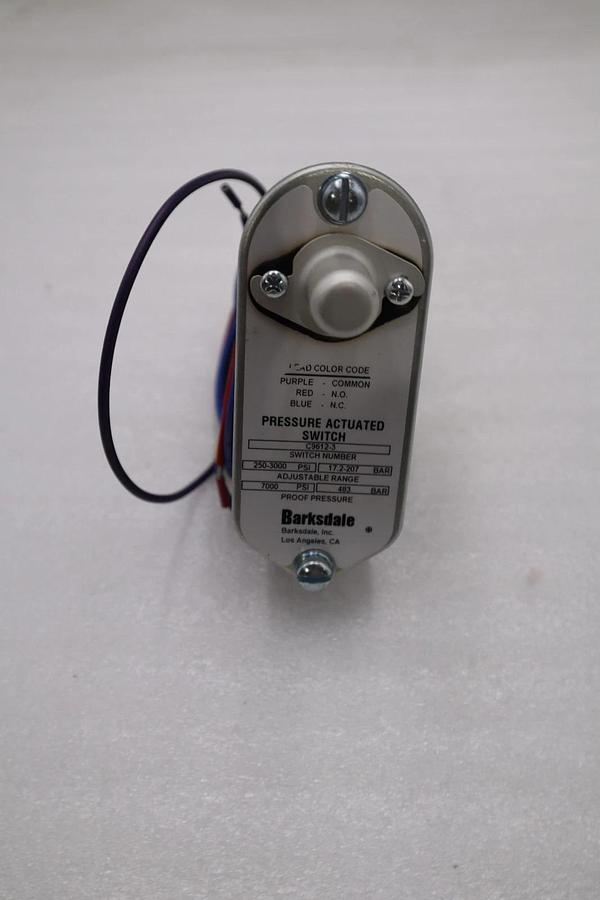 NEW OPEN BOX Barksdale C9612-3 Pressure Actuated Switch STK H960A