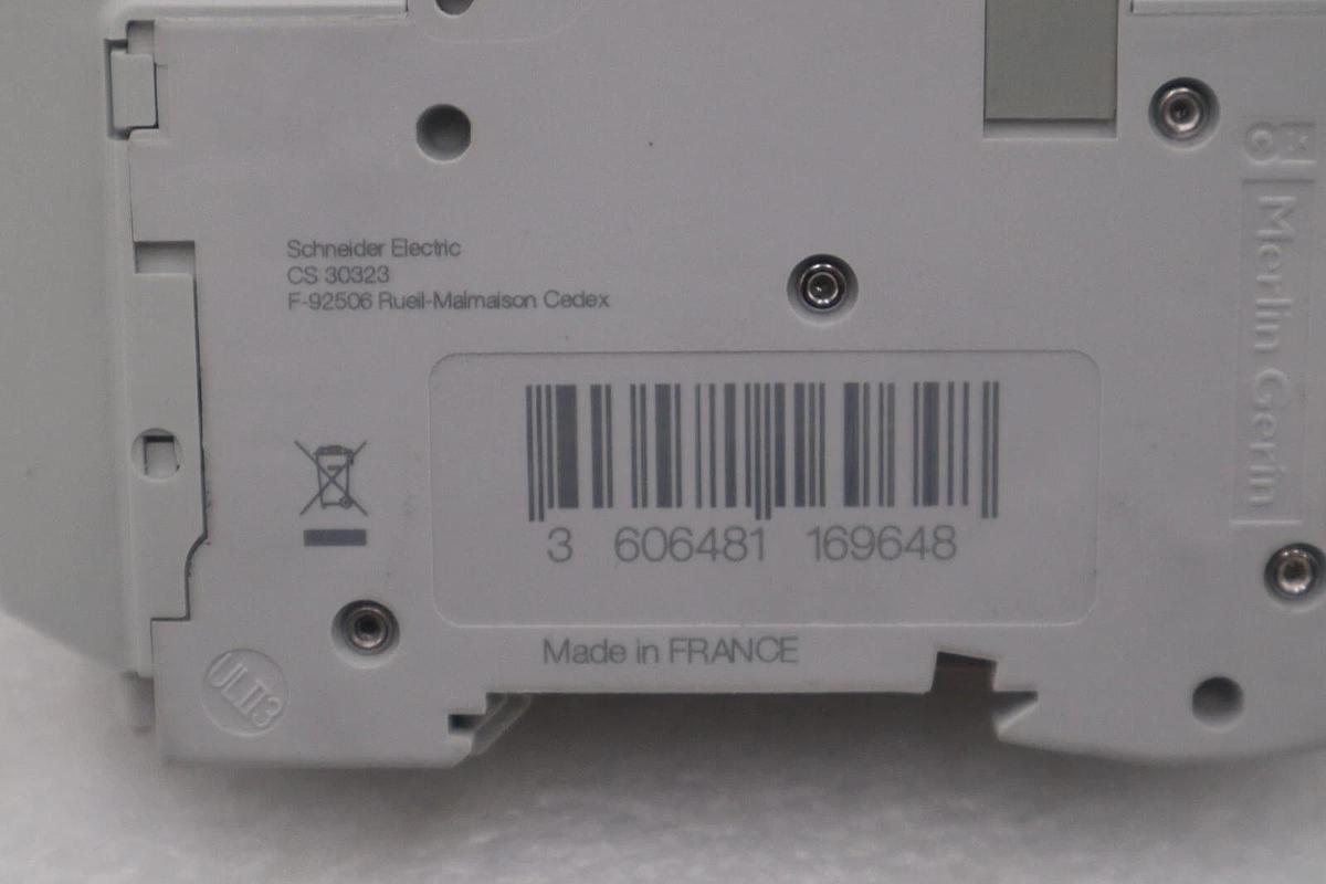 NEW OPEN BOX SCHNEIDER M9F42104 CIRCUIT BREAKER MULTI 9 277V STOCK G907A