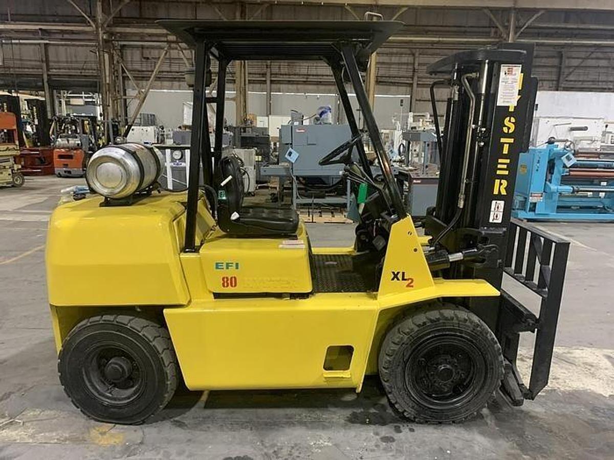 Used 8,000 POUND HYSTER MODEL H80XL PNEUMATIC TIRE TRIPLE STAGE FORKLIFT W/ SIDESHIFT