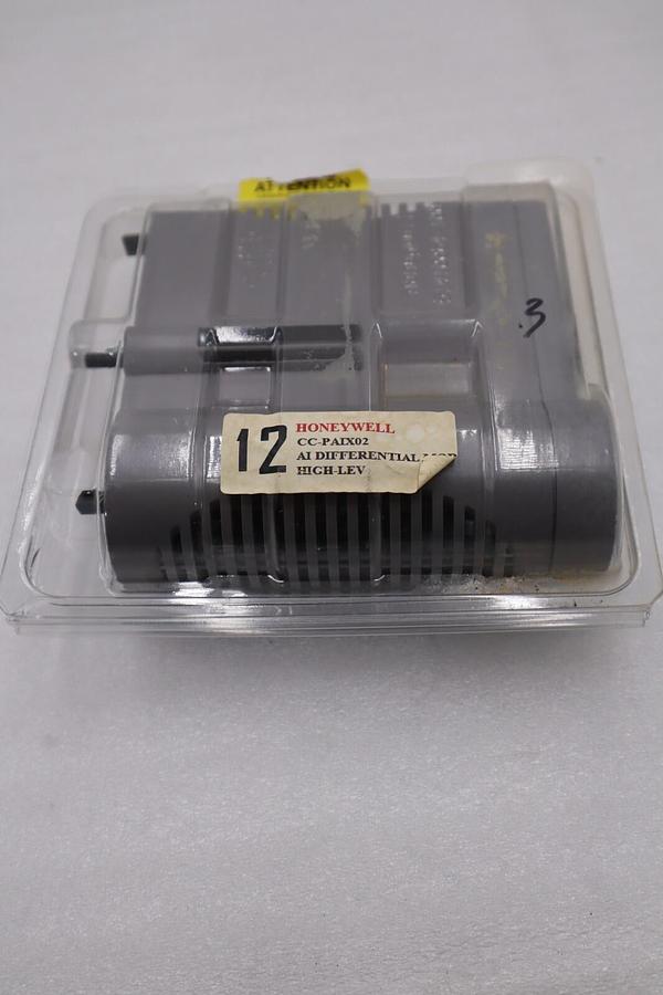 NEW IN BOX Honeywell CC-PAIX02/ 51405038-475 Analog Input Module STOCK G198A